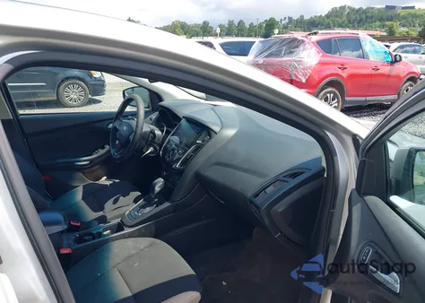 2016 Ford Focus Se z USA, uszkodzony, nr VIN 1FADP3K29GL234942